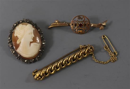 Two early 20th century bar brooches and a cameo pendant.